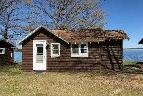 Photograph of Historic Gem Pearlview Lakefront Cottage, Mackinaw City