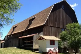 Photograph of Hilltop Manor Inn, Clarklake