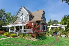 Photograph of Three Oaks Inn, Three Oaks