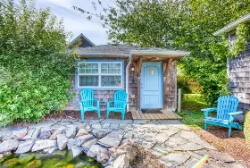 Photograph of Lakeshore Lodging, Saugatuck