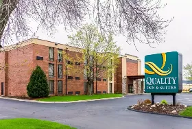 Photograph of Quality Inn, Arden Hills