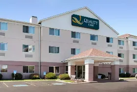 Photograph of Quality Inn, Brooklyn Center