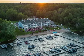 Photograph of Quarterdeck Resort, Nisswa