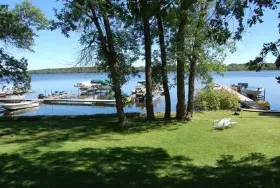 Photograph of Twin Oaks Resort, Brainerd