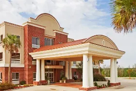 Photograph of Holiday Inn Express, Lucedale