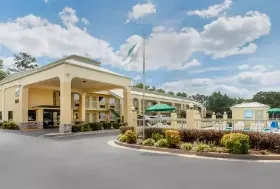 Photograph of Quality Inn, McComb