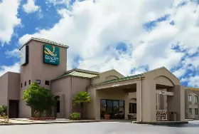 Photograph of Quality Inn, Meridian