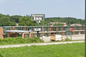 Photograph of The Economy Inn, New Albany