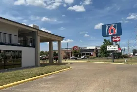 Photograph of Motel 6, Cleveland