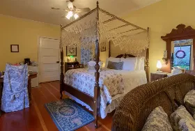 Photograph of Magnolia Cottage Bed And Breakfast, Natchez