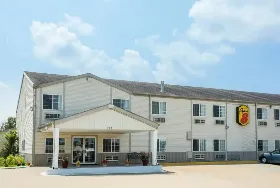 Photograph of Super 8, Sweet Springs
