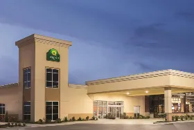 Photograph of La Quinta Inn & Suites, Joplin