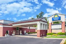Photograph of Days Inn & Suites Branson, Branson
