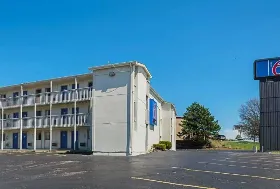 Photograph of Motel 6 Blue Springs, Blue Springs