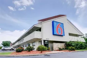 Photograph of Motel 6, Kansas City
