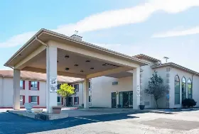 Photograph of Motel 6, Hannibal