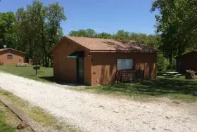 Photograph of Uncle Gabby's Cabins, Clinton