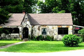 Photograph of Rock Village Court, Cassville