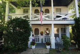 Photograph of Knapp House Bed And Breakfast, Eminence