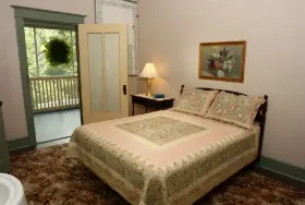 Photograph of Wildwood Springs Guest Houses Bed And Breakfast, Steelville