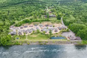 Photograph of Trophy Run Lakeside Cabins, Branson