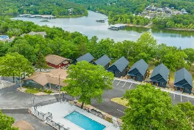 Photograph of Four Seasons, Branson West