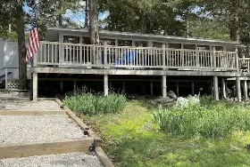 Photograph of Utopian Inn, Roach