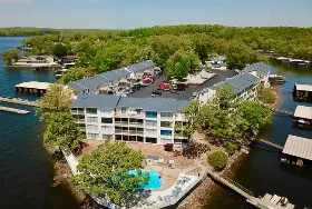 Photograph of Golden Horseshoe Condo Rentals, Lake Ozark