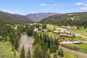 Photograph of Rainbow Ranch Lodge, Gallatin Gateway