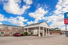 Photograph of SureStay Plus Hotel By Best Western Omaha South, 