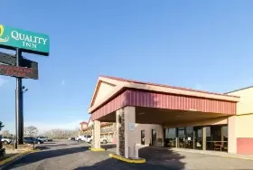 Photograph of Quality Inn, Ogallala