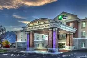 Photograph of Holiday Inn Express & Suites, Minden