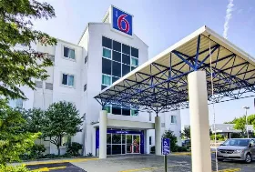 Photograph of Motel 6, Portsmouth