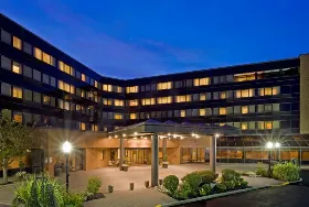 Photograph of Crowne Plaza, Edison