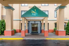 Photograph of Quality Inn, Lawrenceville