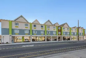 Photograph of The Waves Hotel, Wildwood