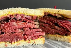 Photograph of Berg’s Smoked Meat & Poutine, Belmar