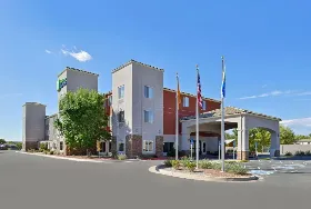 Photograph of Holiday Inn Express, Bernalillo