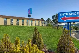 Photograph of Motel 6, Silver City
