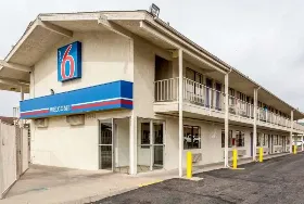 Photograph of Motel 6, Albuquerque