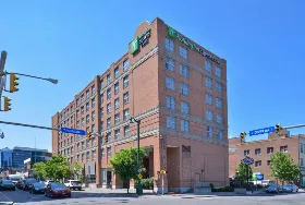 Photograph of Holiday Inn Express, Buffalo