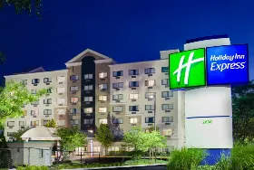 Photograph of Holiday Inn Express, Hauppauge