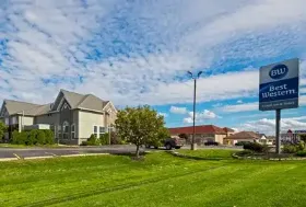Photograph of Best Western Crown Inn & Suites, Batavia