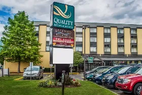 Photograph of Quality Hotel, Niagara Falls