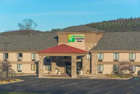 Photograph of Holiday Inn Express, Cooperstown
