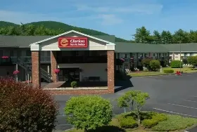 Photograph of Clarion Inn & Suites at the Outlets of Lake George, Lake George