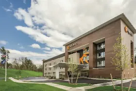 Photograph of La Quinta Inn & Suites, Clifton Park