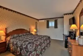 Photograph of Lake Pleasant Lodge, Speculator