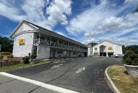 Photograph of Super 8 by Wyndham Albany, Albany
