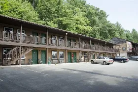 Photograph of Bolton Pines Motel, Bolton Landing